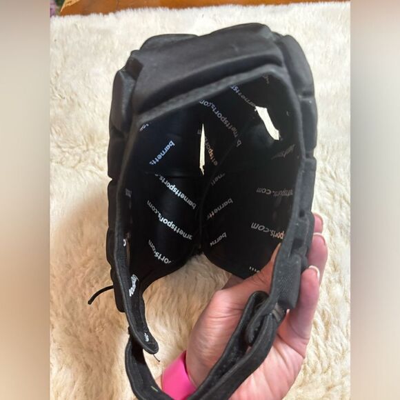 Amazon Black Protective Sports Helmet - Picture 2 of 6